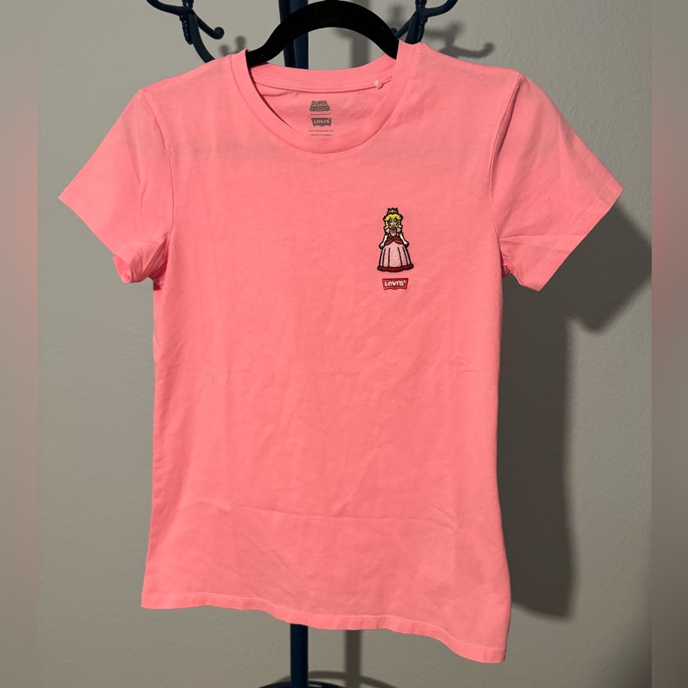 Levi’s x Super Mario Bros. Women’s Extra Small Peach T Shirt WOMEN’S CLOSEOUT